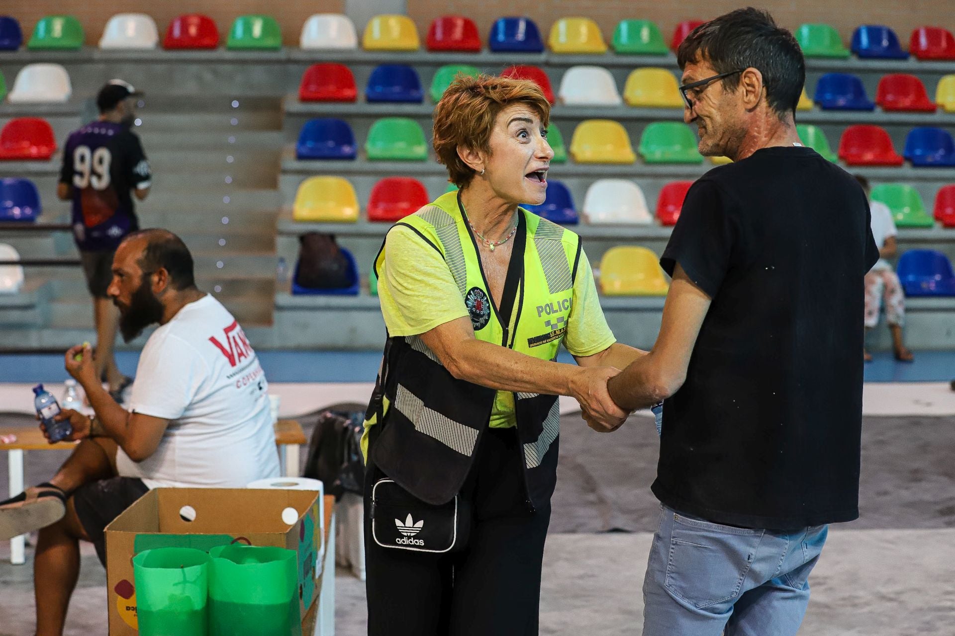 En imágenes, Murcia sufre la alerta roja por calor y el pabellón Cagigal se habilita como refugio climático