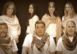 Actores del grupo de teatro San Javier que ponen este lunes en escena la versión de 'La canción de los ausentes', de José Antonio Navas.