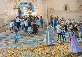 Entrada de San Roque a la iglesia, este sábado.