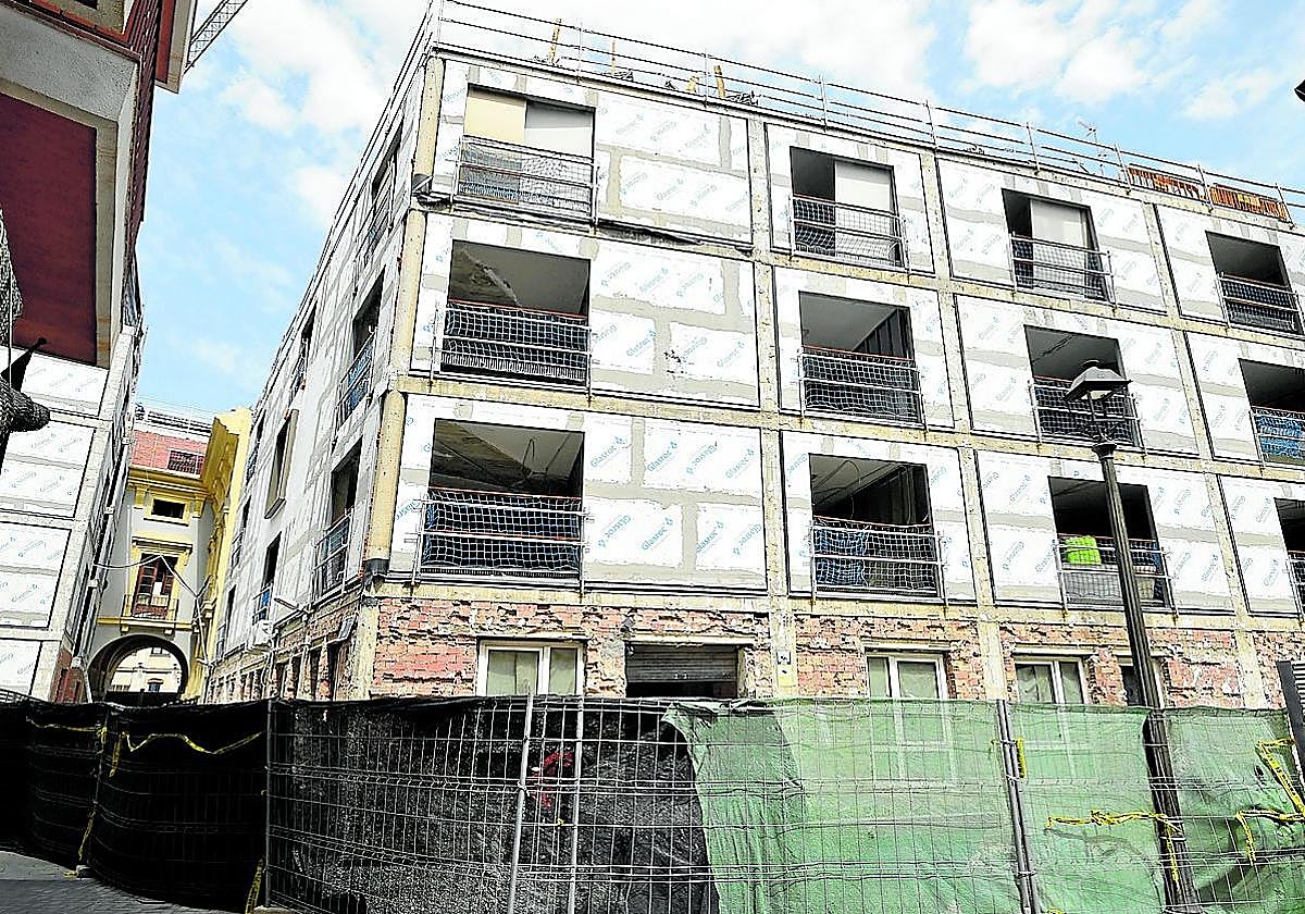 Estado de las obras de remodelación del hotel Arco de San Juan, en Murcia, ayer.