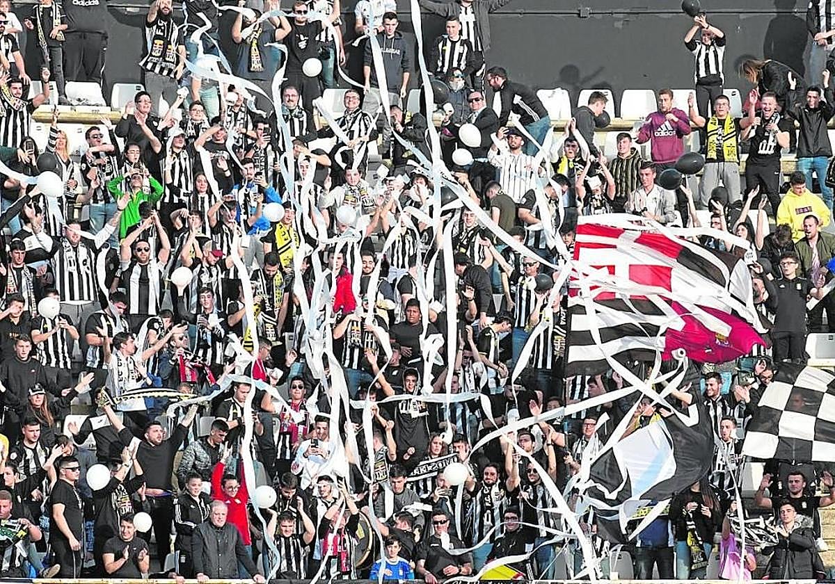 Aficionados del Efesé, en una imagen de archivo.