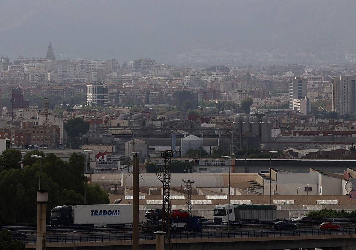 Polvo en suspensión en Murcia, este martes.