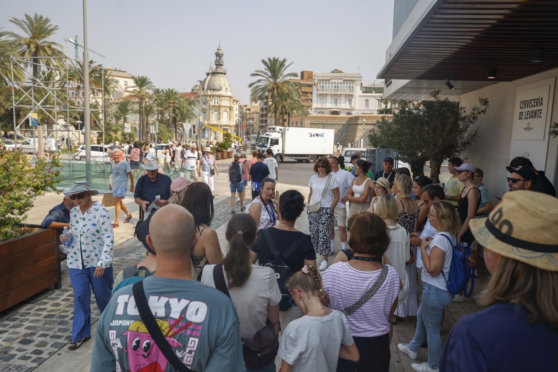 Dos cruceros llenan las calles de Cartagena con más de 7.000 turistas