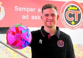 Povea, en su presentación con el club cartagenero.