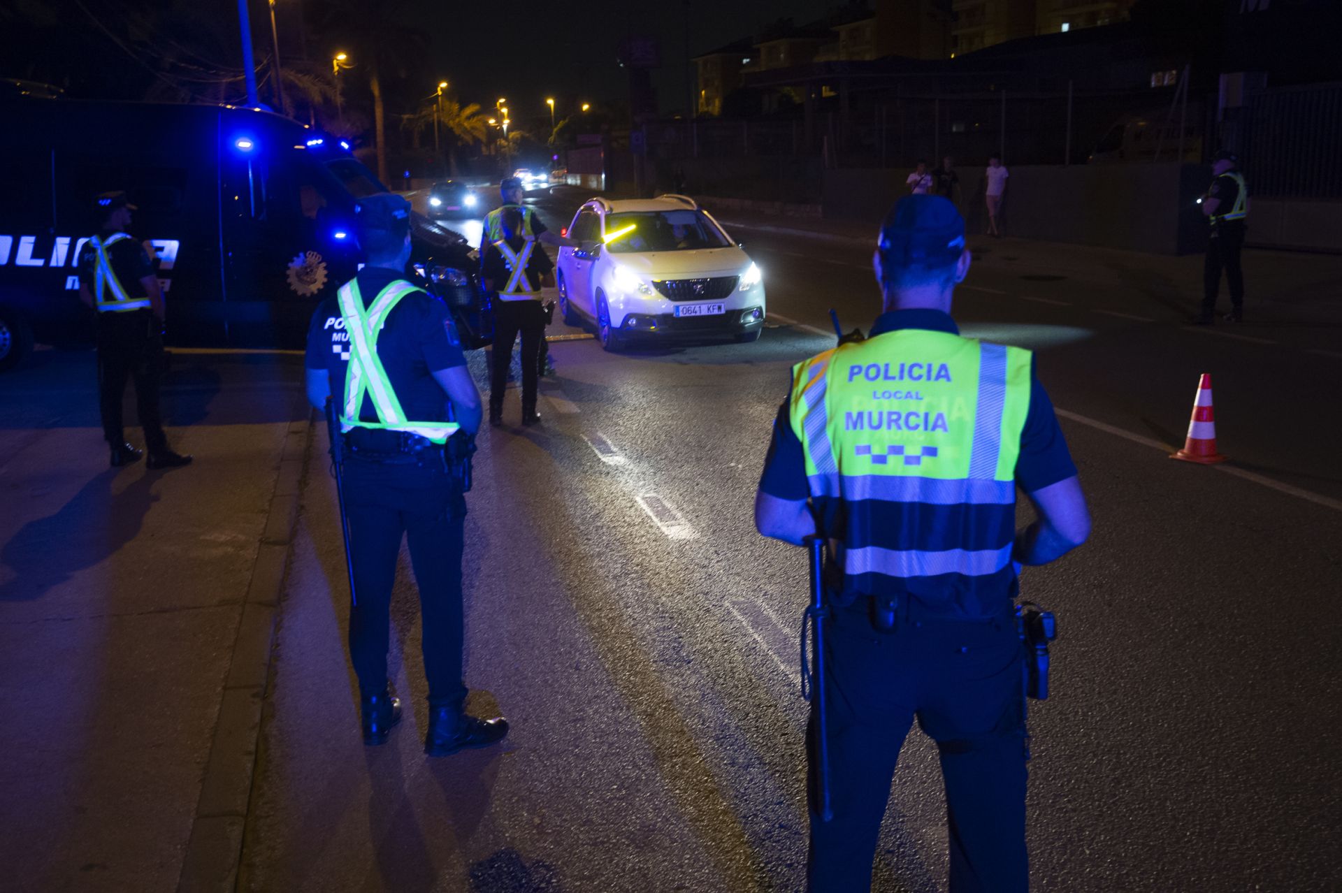 Así trabajan las patrullas nocturnas de la Policía Local de Murcia