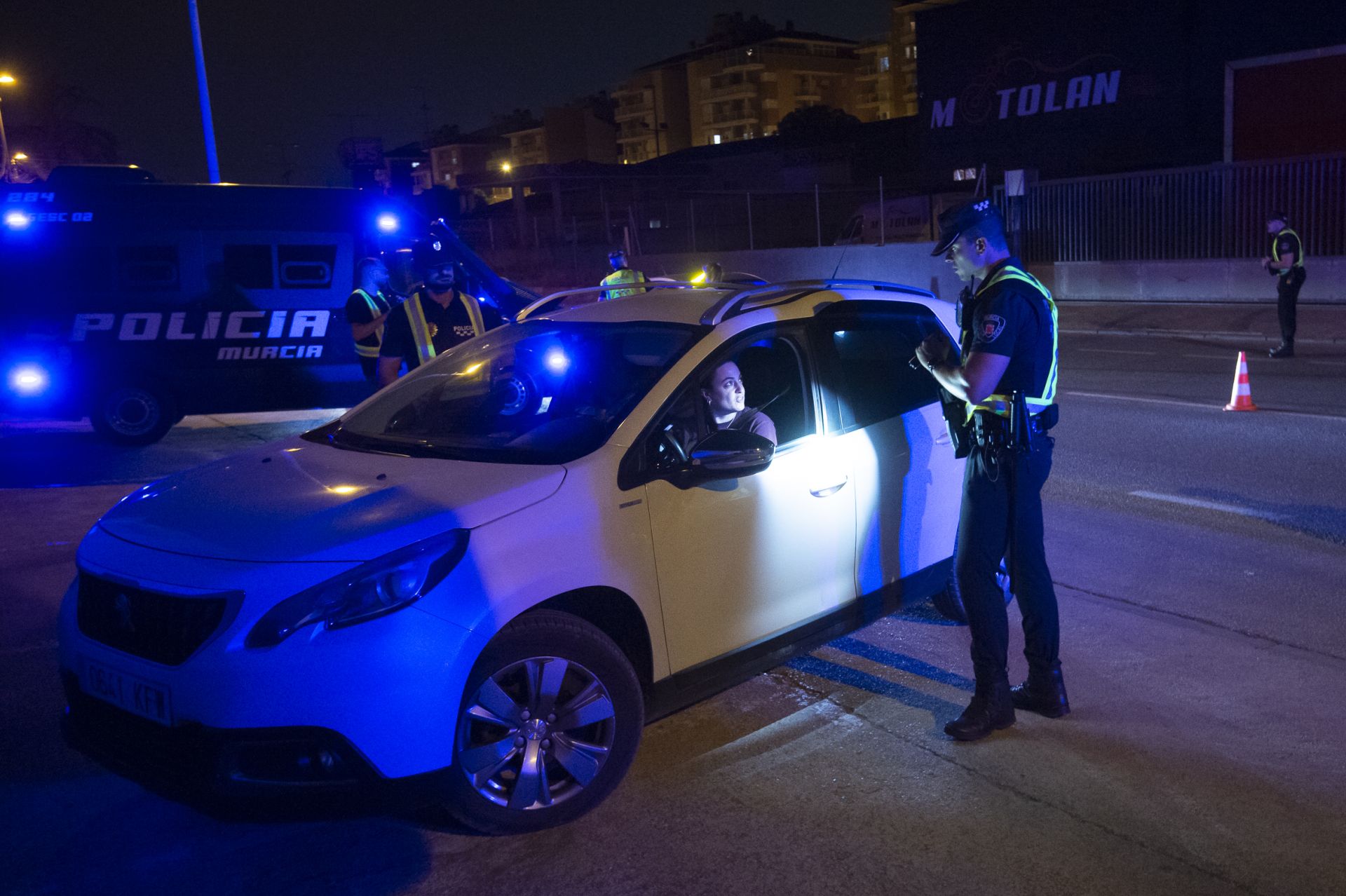 Así trabajan las patrullas nocturnas de la Policía Local de Murcia