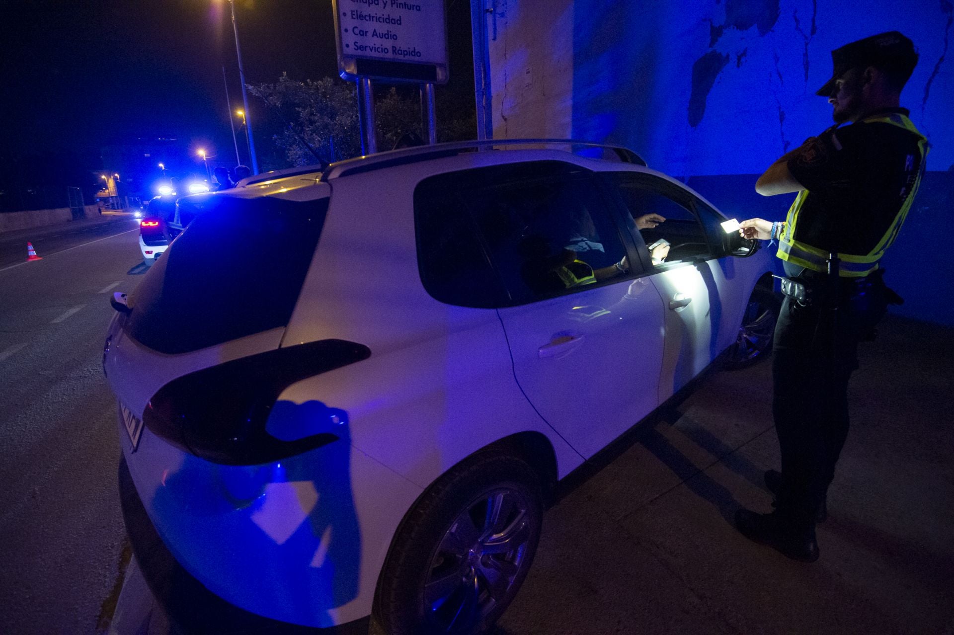 Así trabajan las patrullas nocturnas de la Policía Local de Murcia