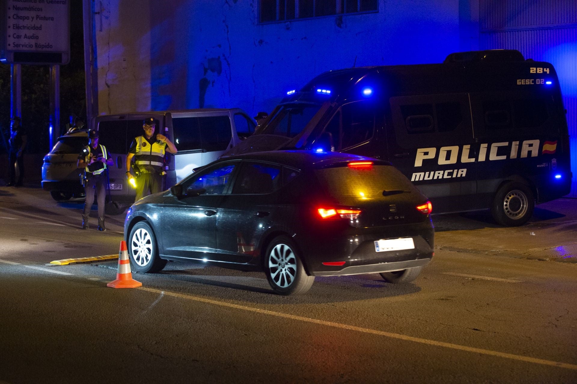 Así trabajan las patrullas nocturnas de la Policía Local de Murcia