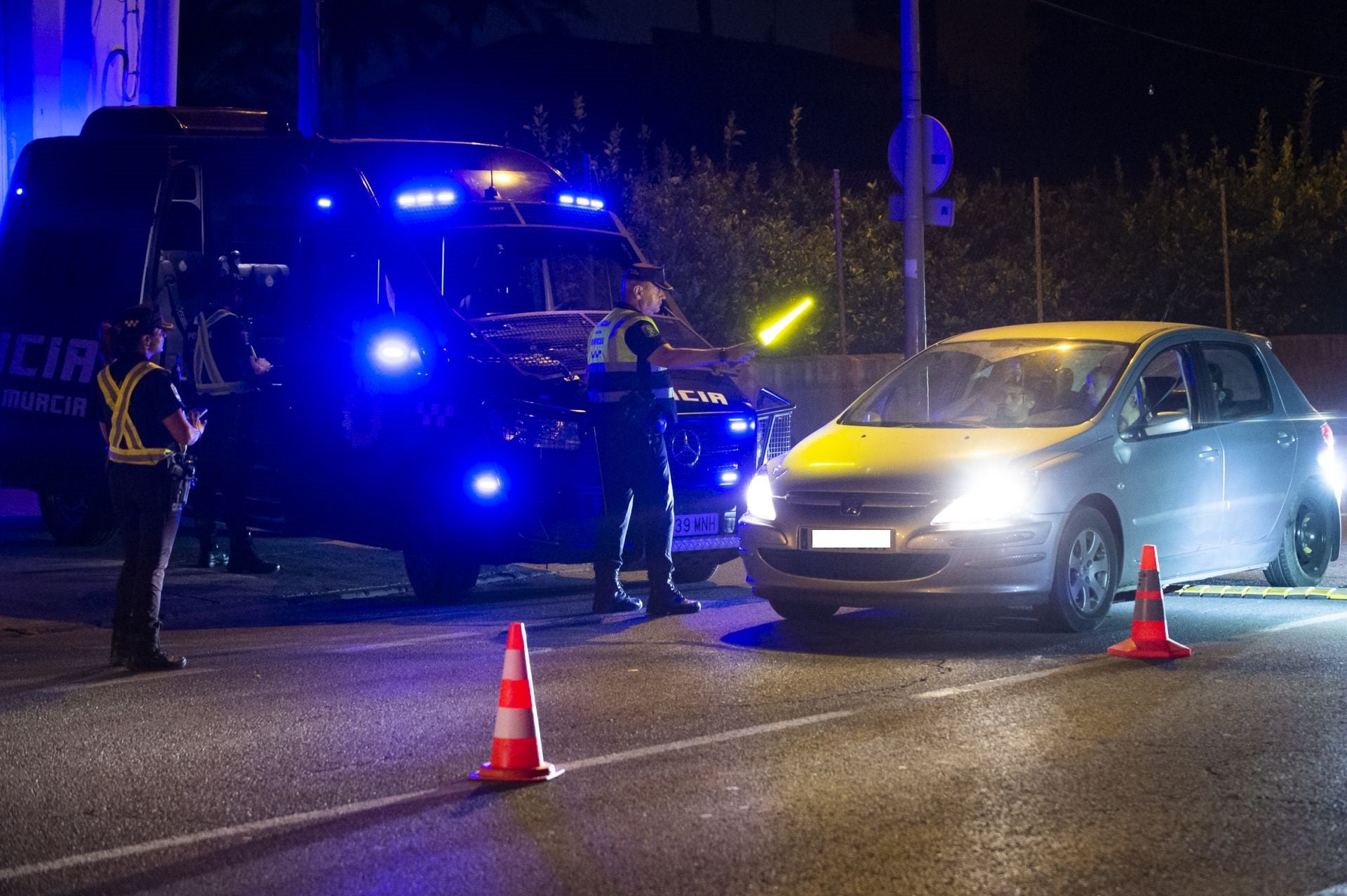 Así trabajan las patrullas nocturnas de la Policía Local de Murcia