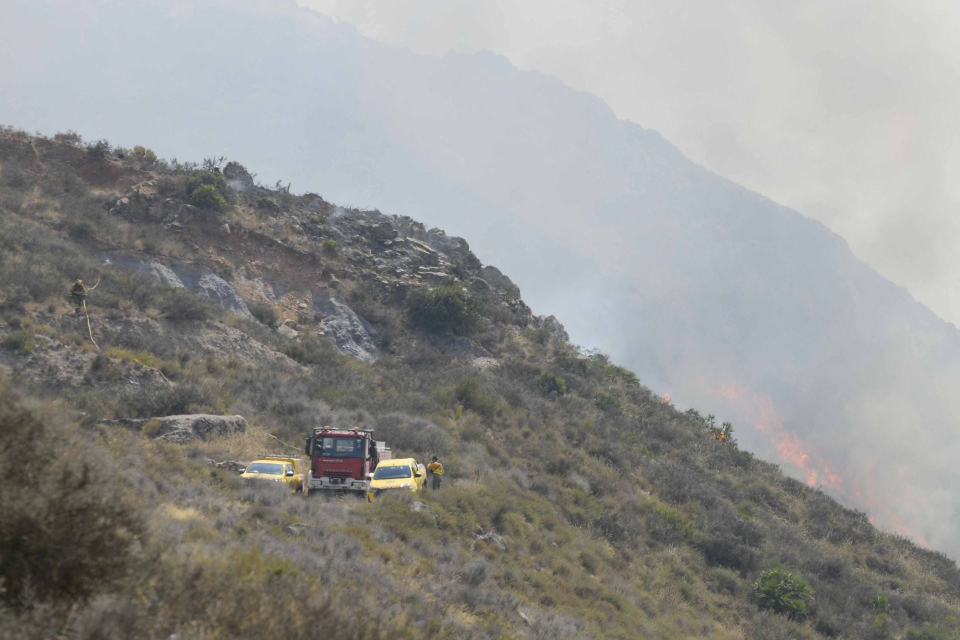 Las imágenes del incendio del Cedacero en Cartagena