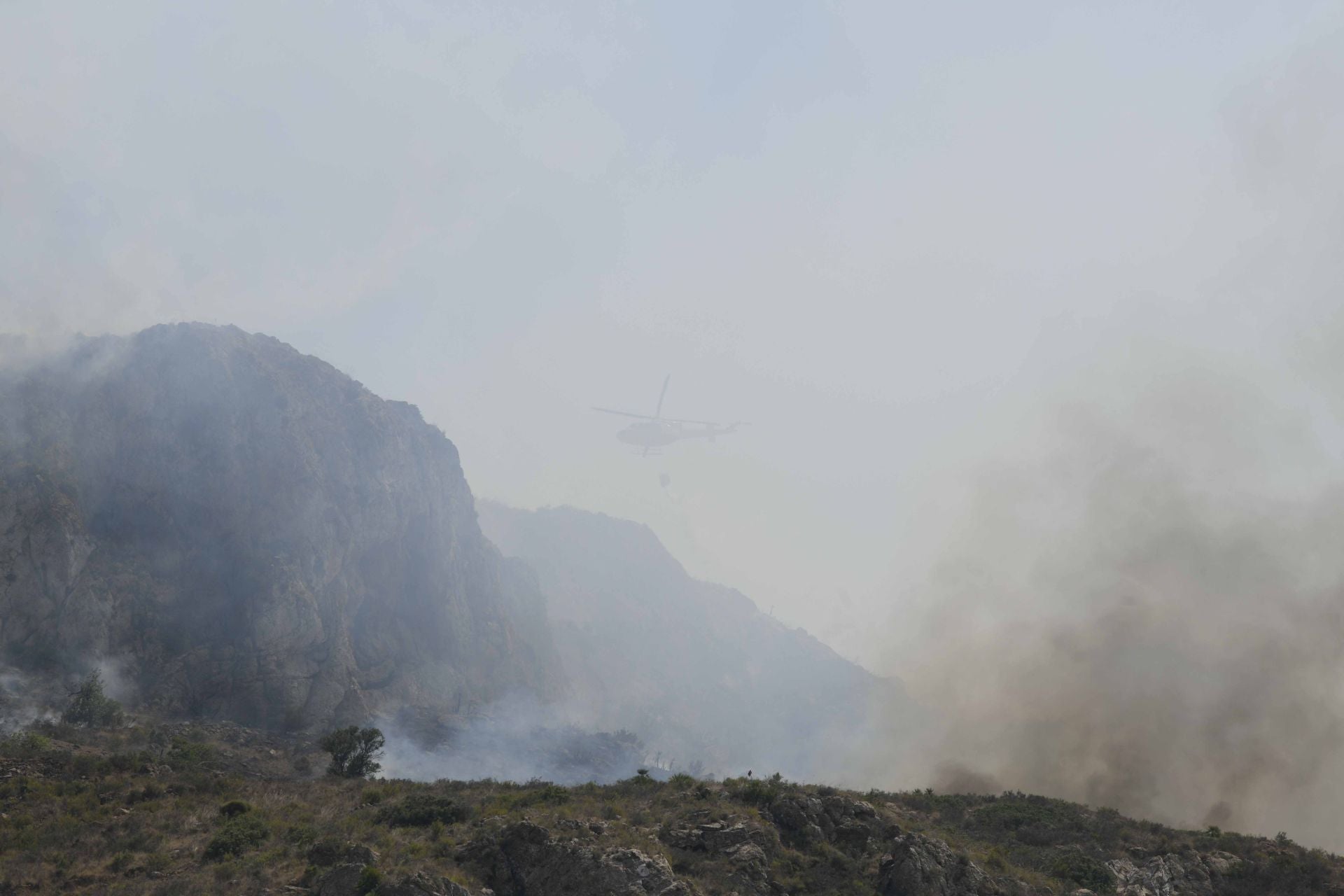 Las imágenes del incendio del Cedacero en Cartagena