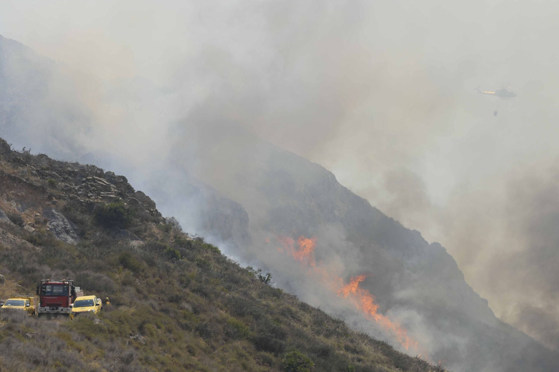 Las imágenes del incendio del Cedacero en Cartagena