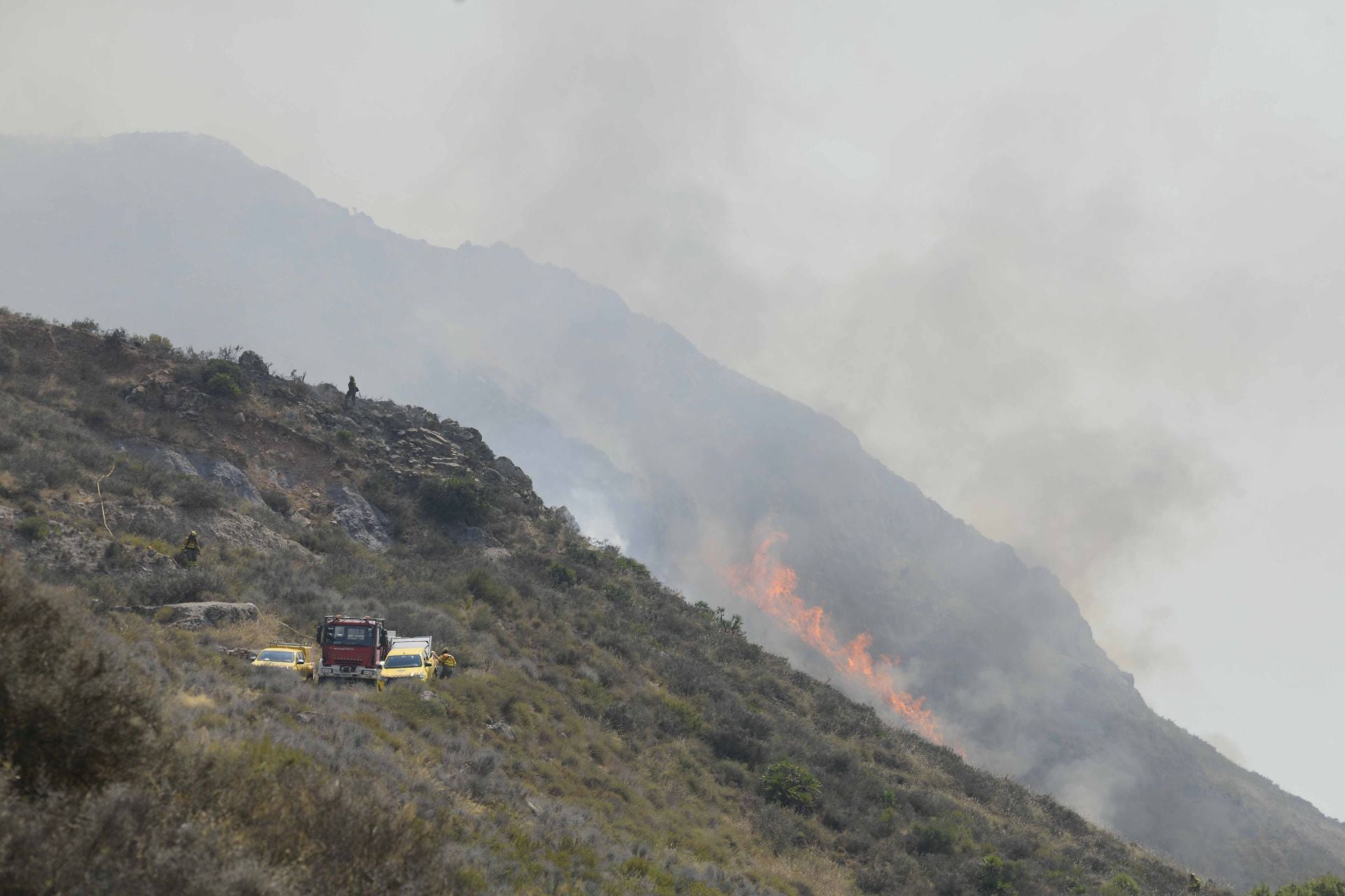 Las imágenes del incendio del Cedacero en Cartagena