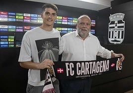 Nil Jiménez, junto a Sánchez Breis, ayer.