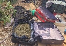 La maleta, con la droga que contenía.