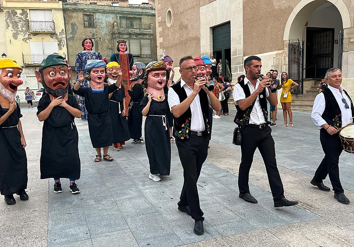 El Tío de la Pita y los gigantes y cabezudos iniciaron los actos de la Fiera y Fiestas de Cieza.