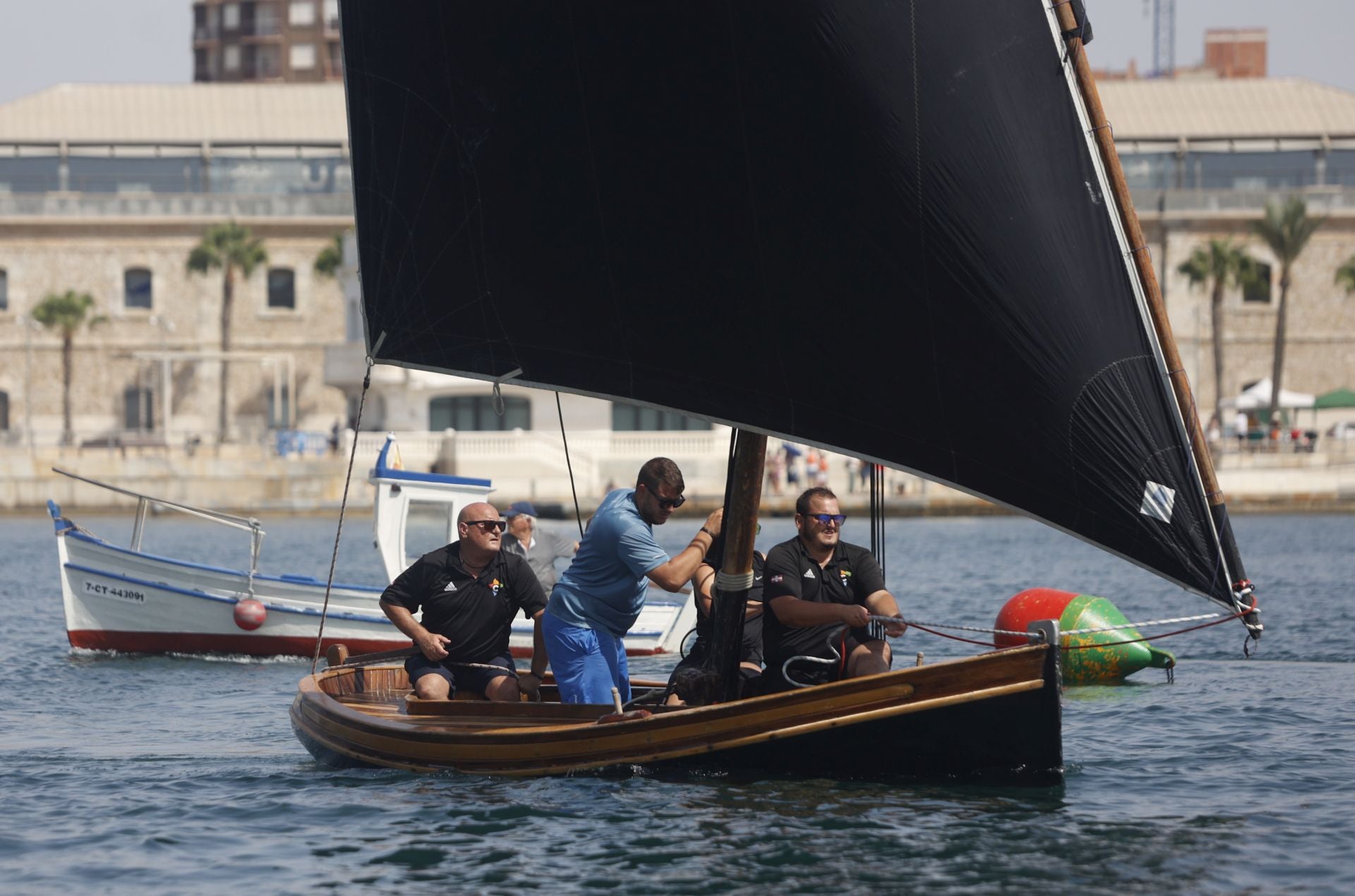Velas latinas y visitas a los barcos de la Ocean Race
