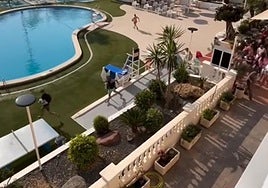 El vídeo viral de la 'guerra' por las tumbonas en un hotel de Torrevieja