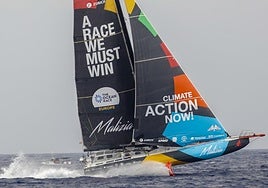 La embarcación del equpo Malizia, este lunes, en la exhibición de velocidad.