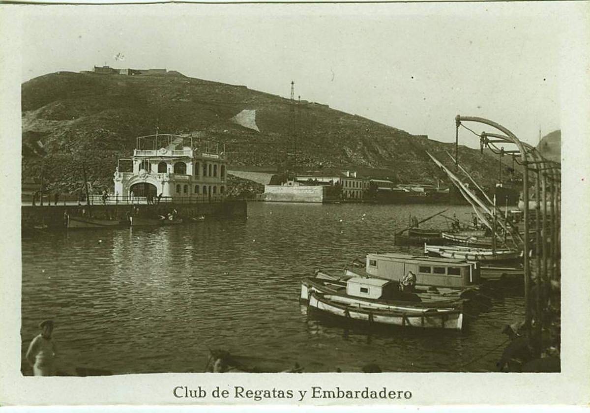 Cartagena. Embarcadero y club de regatas, vistos desde el muelle de botes (c. 1920). Postales.