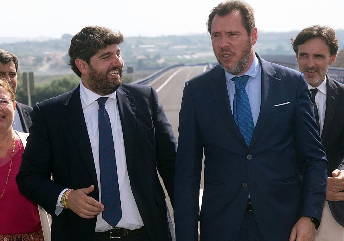 López Miras y Óscar Puente, el pasado mes de julio, en la apertura parcial del Arco Noroeste.