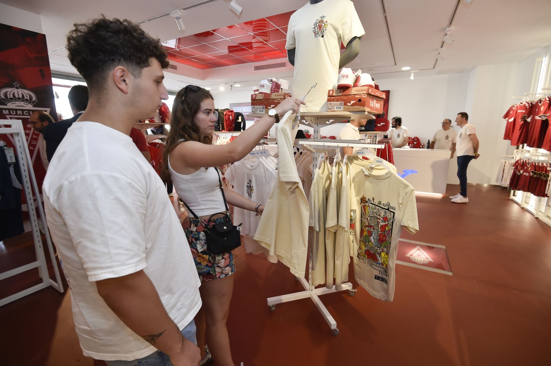 La presentación de la tienda del Real Murcia, en imágenes