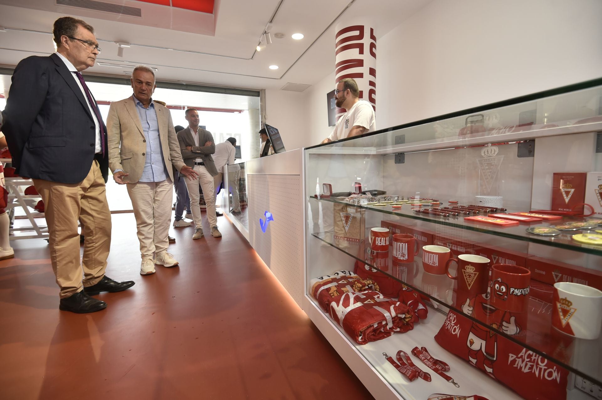 La presentación de la tienda del Real Murcia, en imágenes