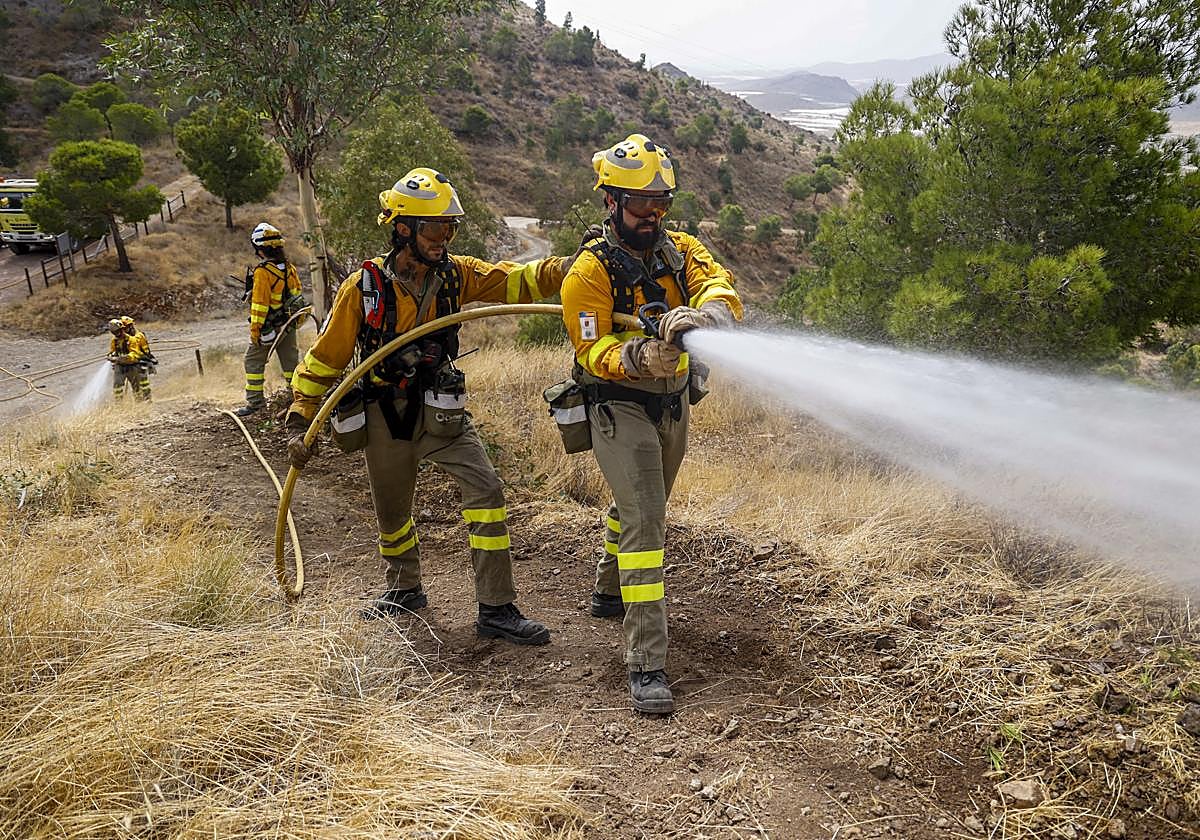 Las imágenes del simulacro de los bomberos forestales de la brigada terrestre de Mazarrón