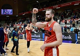 Radovic celebra un triunfo ante el Persiteri, en diciembre, mientras Todorovic aplaude a la grada.