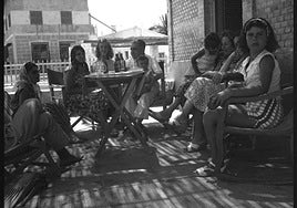 Aperitivo familiar (c. 1961-1962).