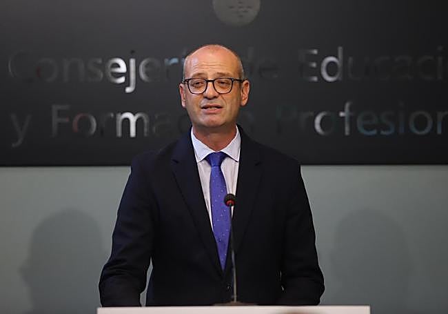 El consejero de Educación y Formación Profesional, Víctor Marín, presenta las principales novedades de inicio de curso 2025-2026.