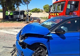 Uno de los coches implicados en el accidente.