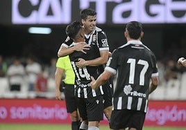 Nacho Sánchez celebrando un gol en el Carabela de Plata.