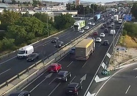 Tráfico congestionado este lunes a primera hora a su paso por la A-30 en Murcia.