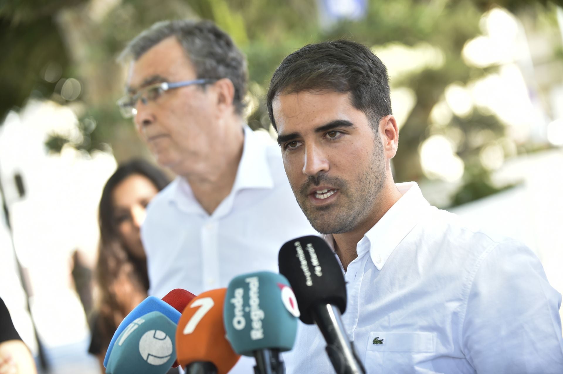 La instalación del pórtico de los Huertos del Malecón, en imágenes