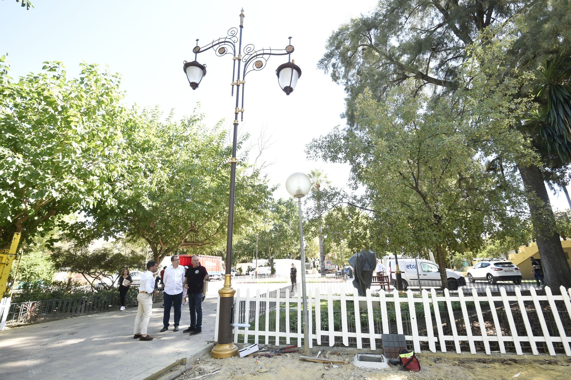 La instalación del pórtico de los Huertos del Malecón, en imágenes