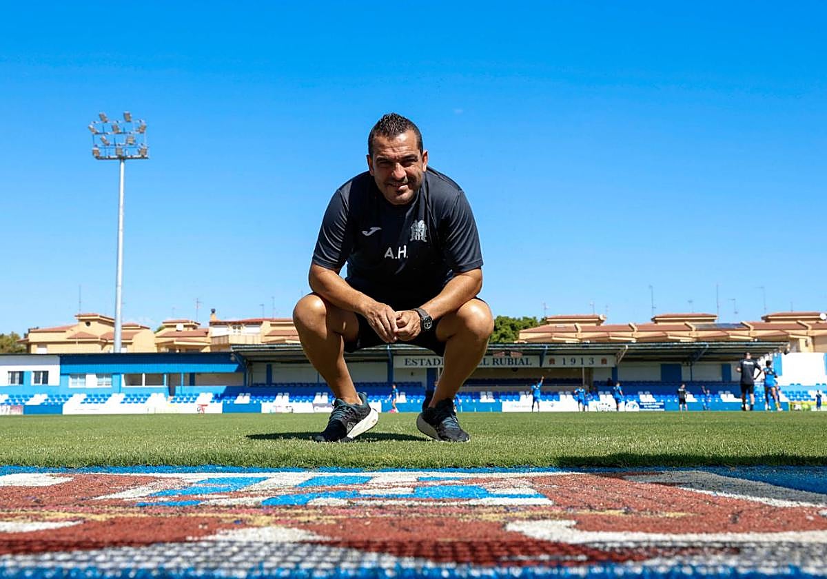 Adrián Hernández, el pasado jueves, en el entrenamiento del Águilas en El Rubial.