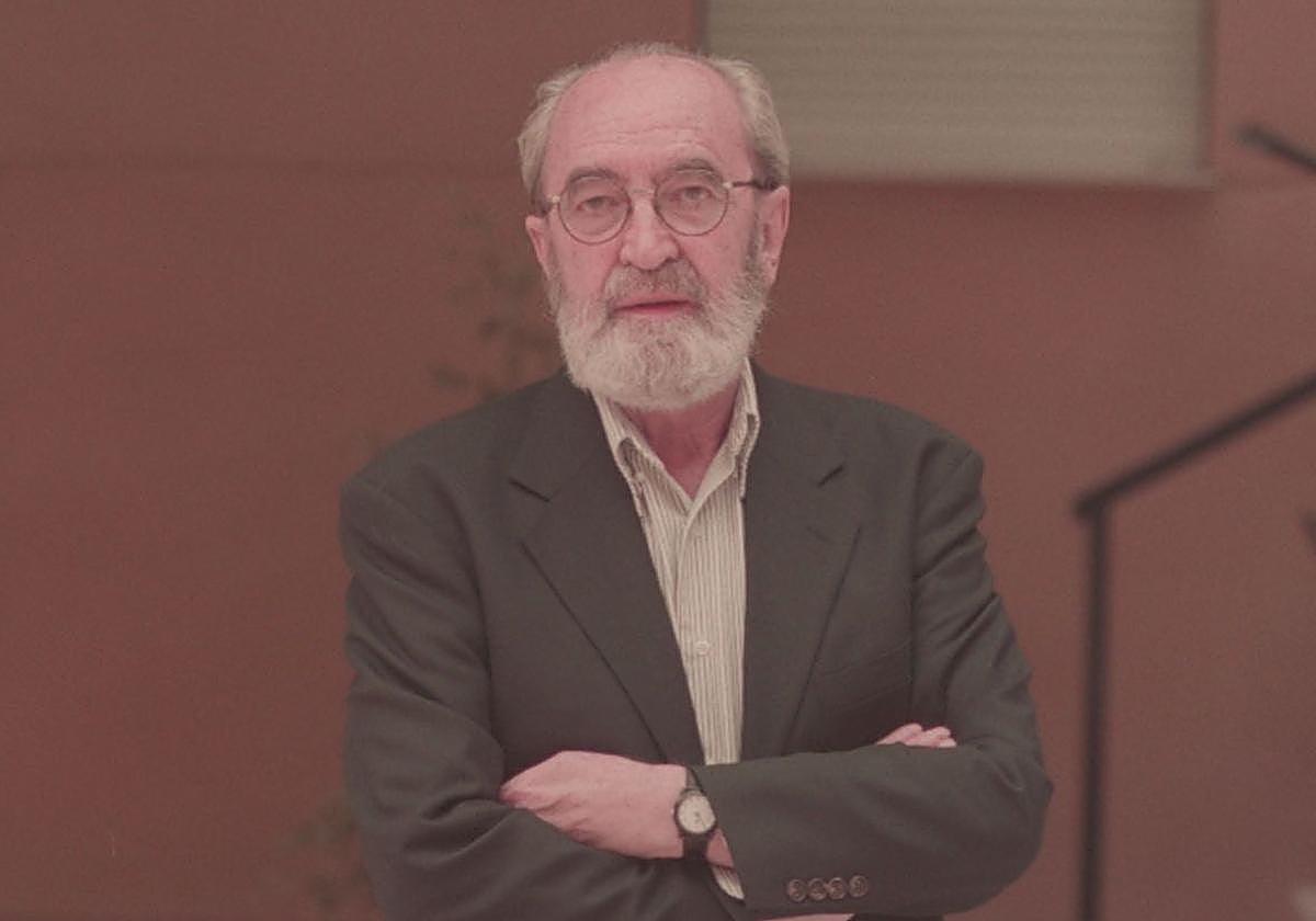 En Murcia. El poeta y académico Ángel González en una visita a Murcia en elaño 2000.