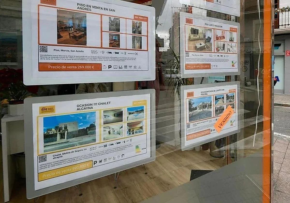 Imagen de archivo de una inmobiliaria en Murcia.