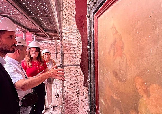 Una parte de la fachada de la iglesia de San Bartolomé en obras.