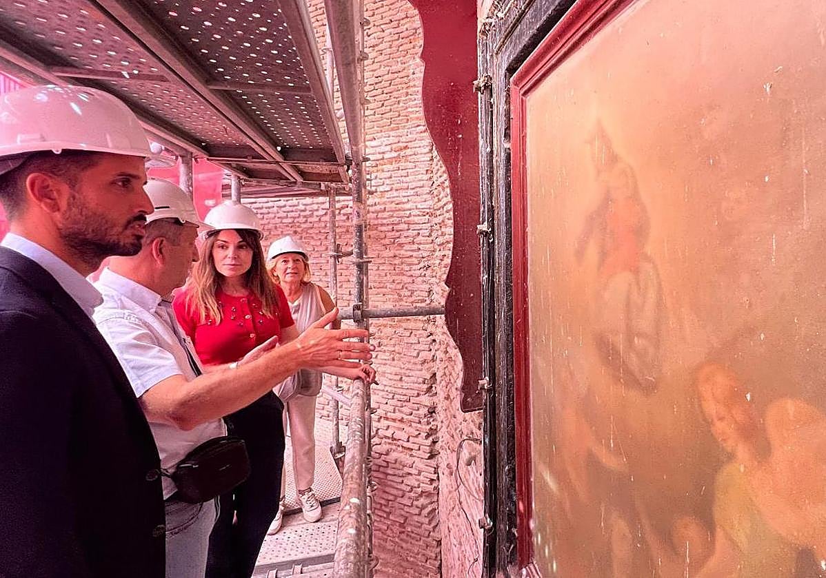 Una parte de la fachada de la iglesia de San Bartolomé en obras.