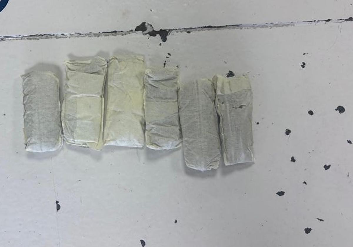 Las bolsas con hachís incautadas.