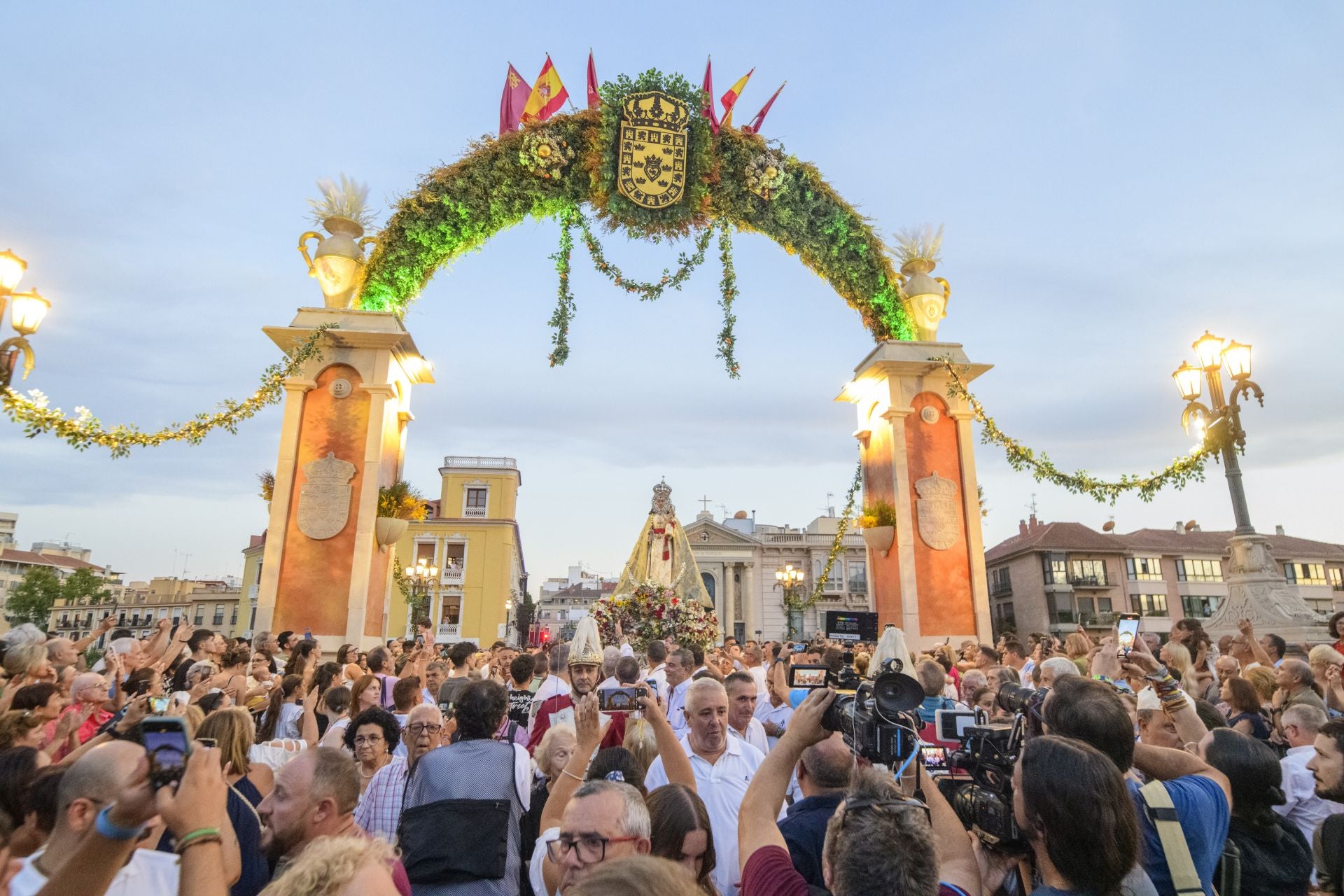 Las imágenes del recibimiento en Murcia a la Virgen de la Fuensanta