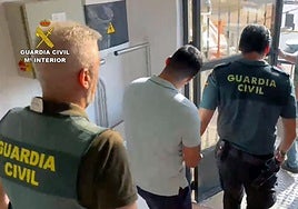 Uno de los arrestados, miembro de la banda chilena.