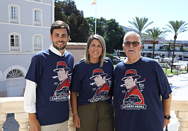 La alcaldesa de Cartagena, Noelia Arroyo y el concejal de Cultura, Ignacio Jáudenes, recibieron este jueves en el Palacio Consistorial a Francisco Marín, director de contenidos de Cartagena Negra.