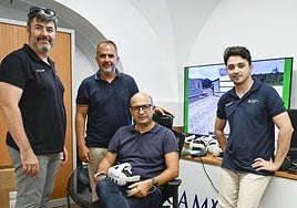 El Grupo de Nuevas Tecnologías para la Salud de la UCAM, compuesto por Javier Alonso, Manuel Pardo, Daniel Guillén y Alberto Lanchares. | En vídeo: las herramientas de formación inmersiva.