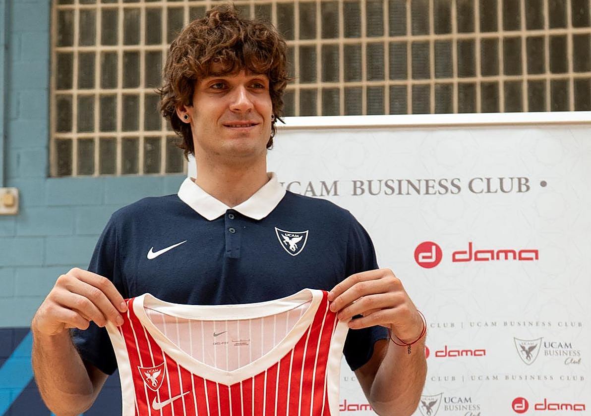 López De la Torre, ayer durante su presentación oficial.