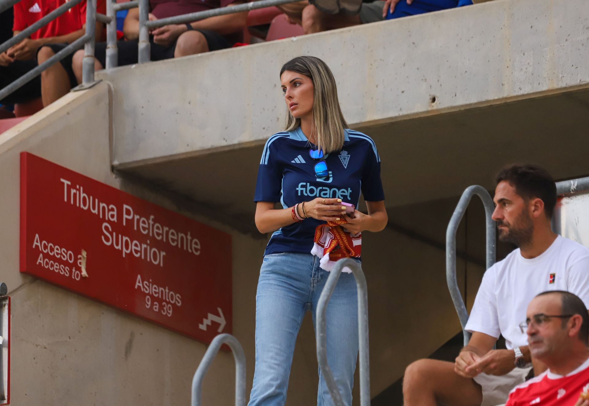 La grada celebra la victoria del Real Murcia, en imágenes