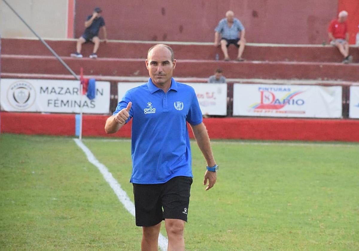 Iván Martínez, durante una sesión de entrenamiento del Yeclano de la pasada semana.