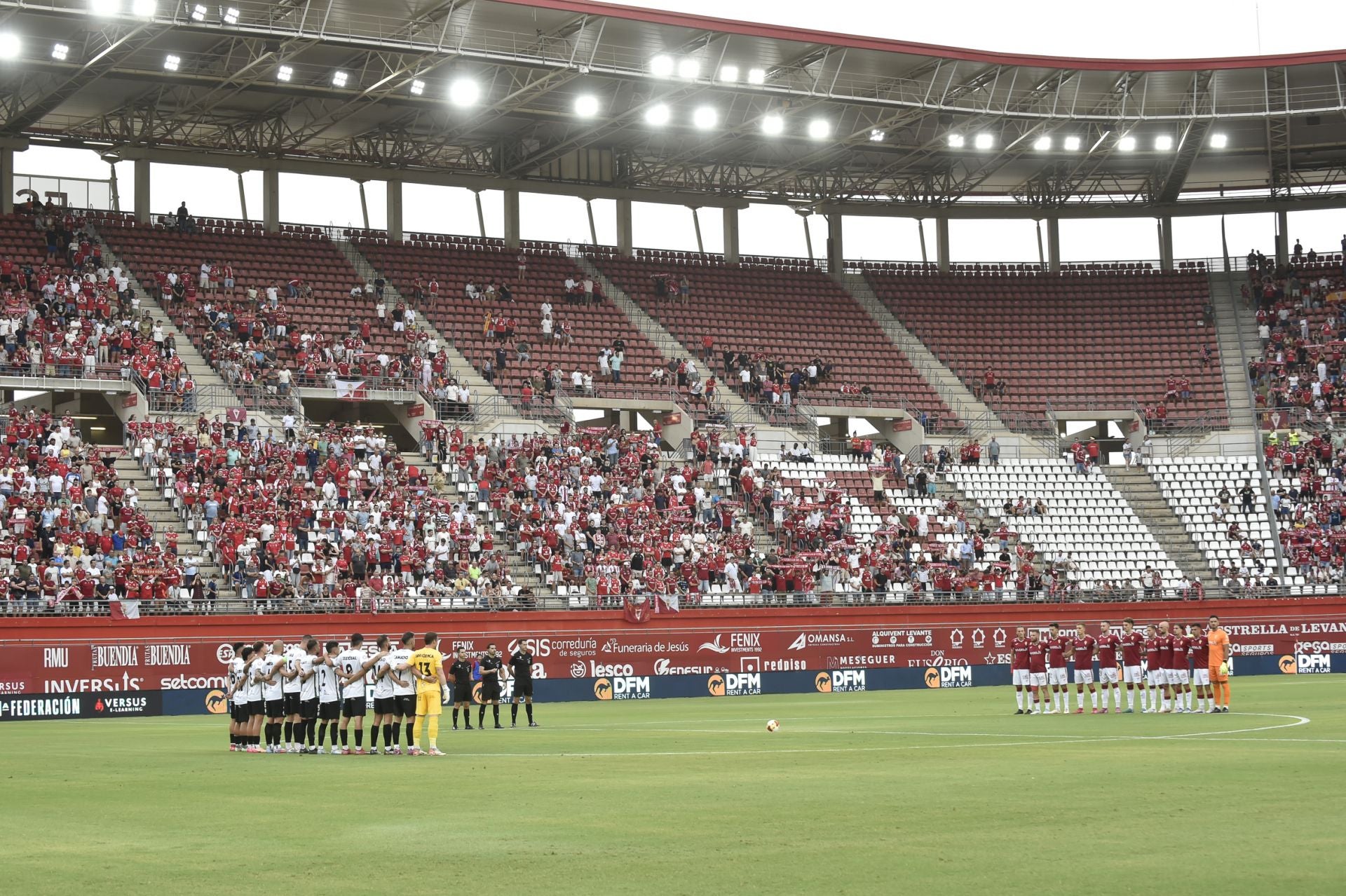 La grada celebra la victoria del Real Murcia, en imágenes